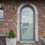 Pose d'une porte d'entrée en PVC